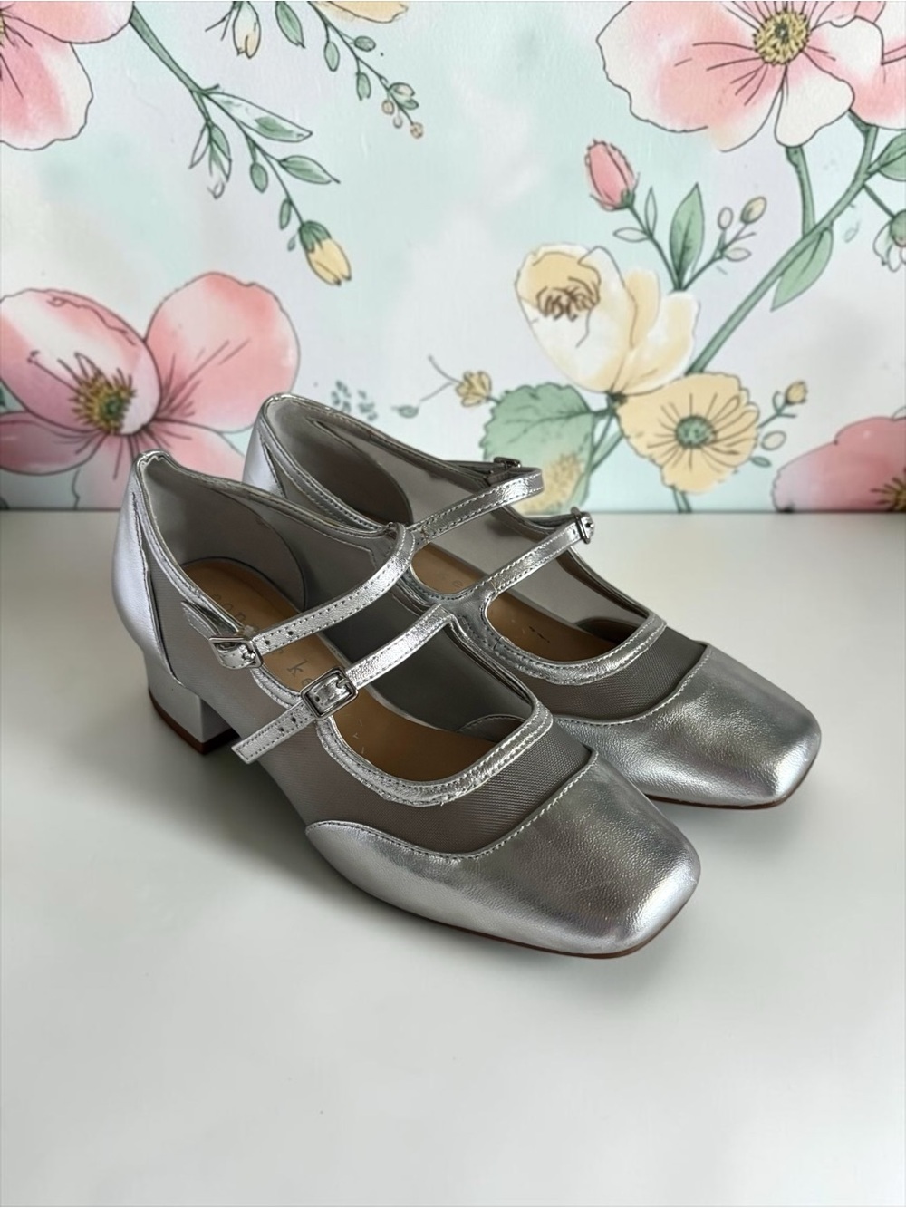 Copper Key Silver Mary Jane Dress Shoes • Girls 4M • Leather Upper
